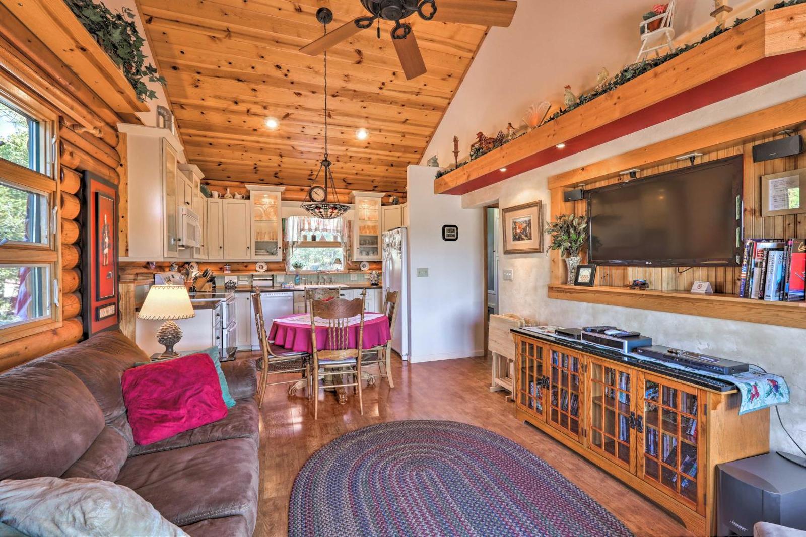 5-Star Log Cabin, Quaint and Cozy, near Grand Canyon Main image 2